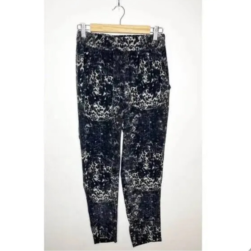 Mikoh - 100% Silk Black and Grey Animal
Print Kahuku Pants BNWT Size 1 (XS)